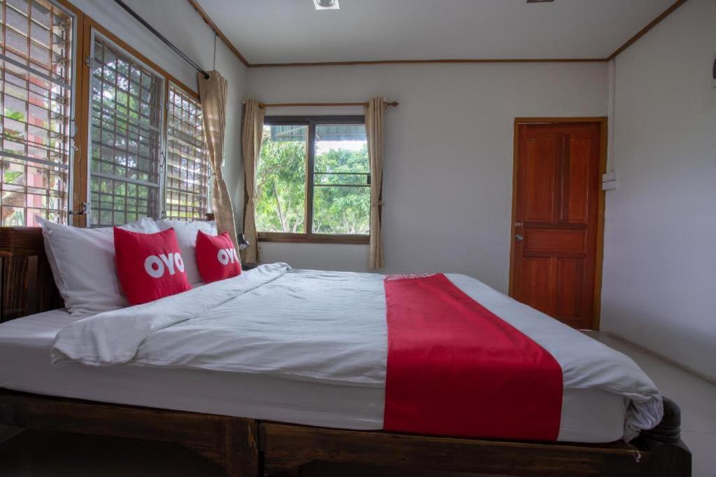 Oyo 909 Guiding Star Resort Chiang Mai Eksteriør billede